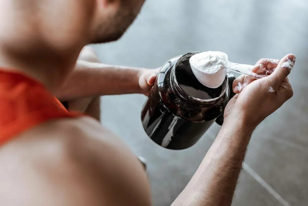 Можно пить протеин в пост. Powder Drink. Desi Protein Shake of India. Протеин пьет в стакане наливает.