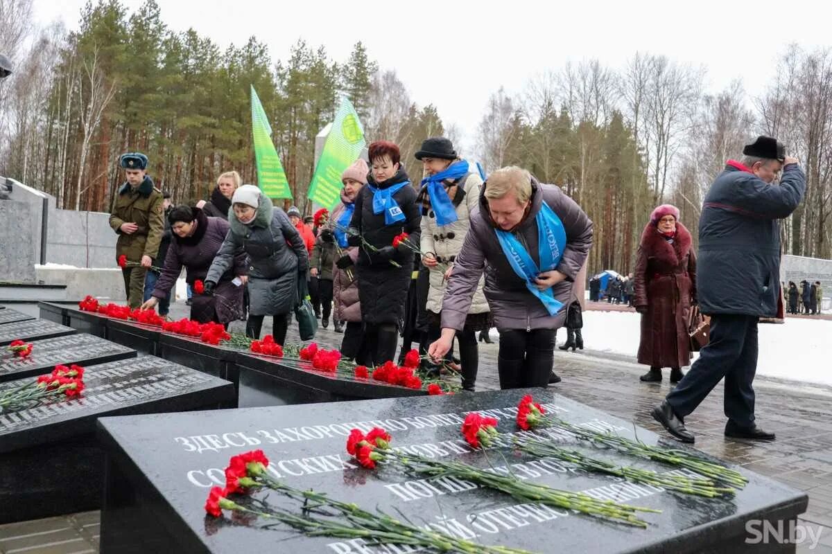 мемориал деревни ала беларусь. мемориальный комплекс ала. мемориальный комплекс ала. трагедия деревни ола в беларуси. трагедия дер мангуш.