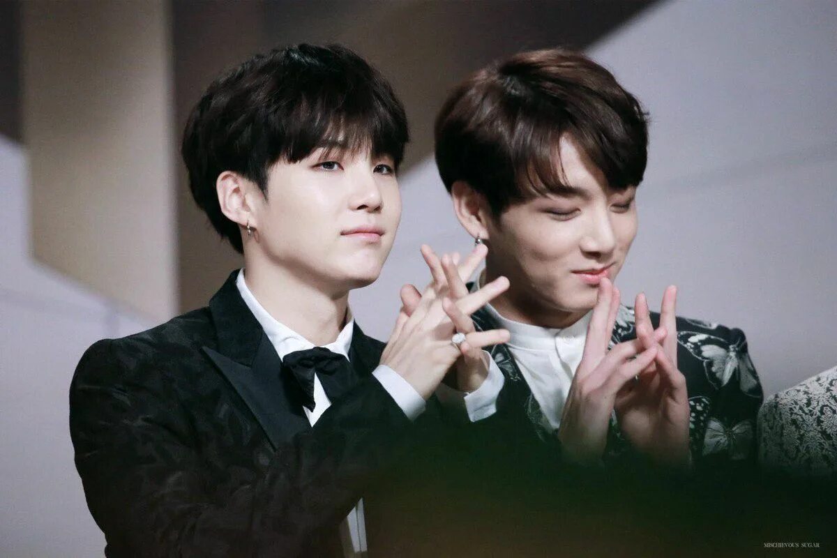 БТС Шуга и Чонгук. Юнги БТС. Мин Юнги и Чон Чонгук. BTS suga and Jungkook. Мин юнги чон чонгук