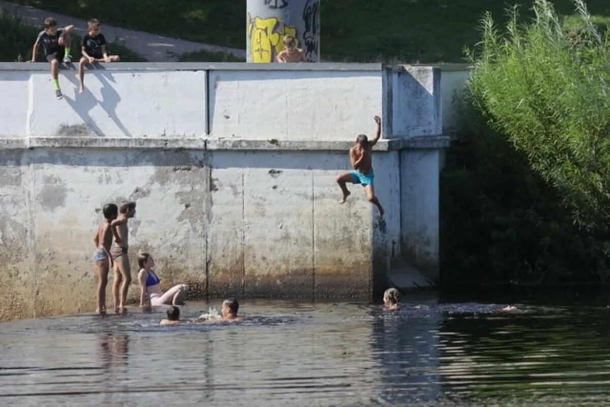 Казань 14 апреля. Жара в Казани. Подросток Казань. Погода в Казани в апреле. Рекорды погоды.