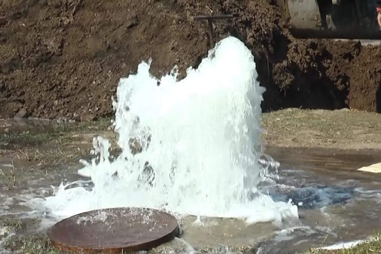 Не мокрая вода. Жизнь бьет ключом. Не мокрая вода. Вода из крана бьется током. Как бьют воду.
