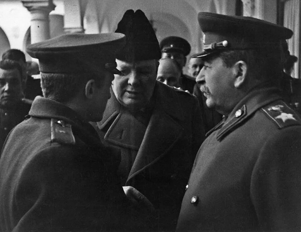 Где в феврале 1945 года. Ялтинская конференция 1945 Сталин Черчилль. Черчилль и Сталин в Ялте. Иосиф Сталин на Ялтинской конференции. Сталин в Ялте 1945 г.