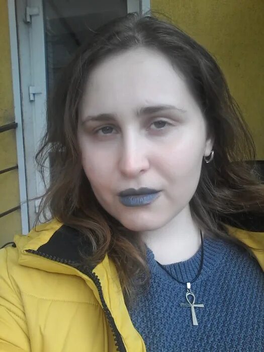 Я крашу губы гуталином я обожаю черный. Намажу губы гуталином. Я крашу гуталином. Я крашу гуталином. Я крашу губы гуталином слушать.