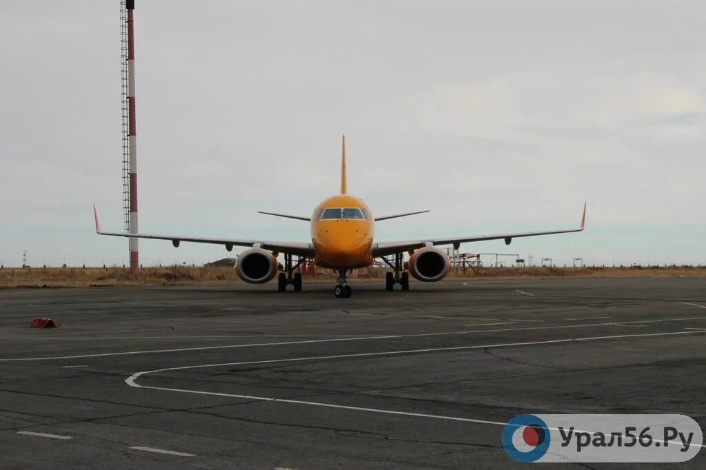 Аэропорт москва орск. Аэропорт орск фотографии. Аэропорт москва орск. Москва оренбург самолет. Аэропорт орск самолёты.
