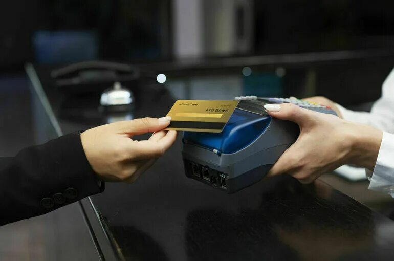 Техника кредитной картой. Идентификации маркировки колонки. Идентификация и маркировка багажа. POS Terminal Mockup. Spinning Technology.