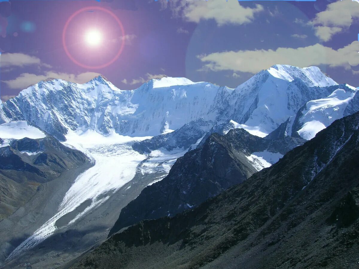 Самая высокая вершина сибири гора. Гора Белуха. Белуха Алтай вершина. Трехглавая гора Белуха. Гора Белуха три вершины.
