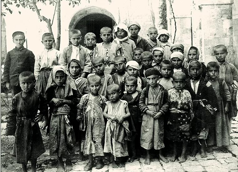 1915 Армения геноцид фото. Армянские сироты Александрополь 1915.