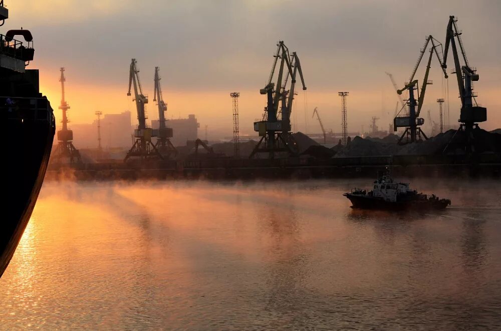 Порт мурманск сайт. Морской порт Мурманск. Торговый порт Мурманск. Причал порт Мурманск. Грузовой порт Мурманск.