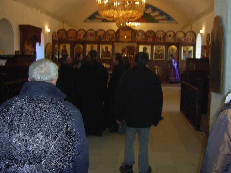 Черти в церкви. Храм демонов. православные паломники. демон в церкви.