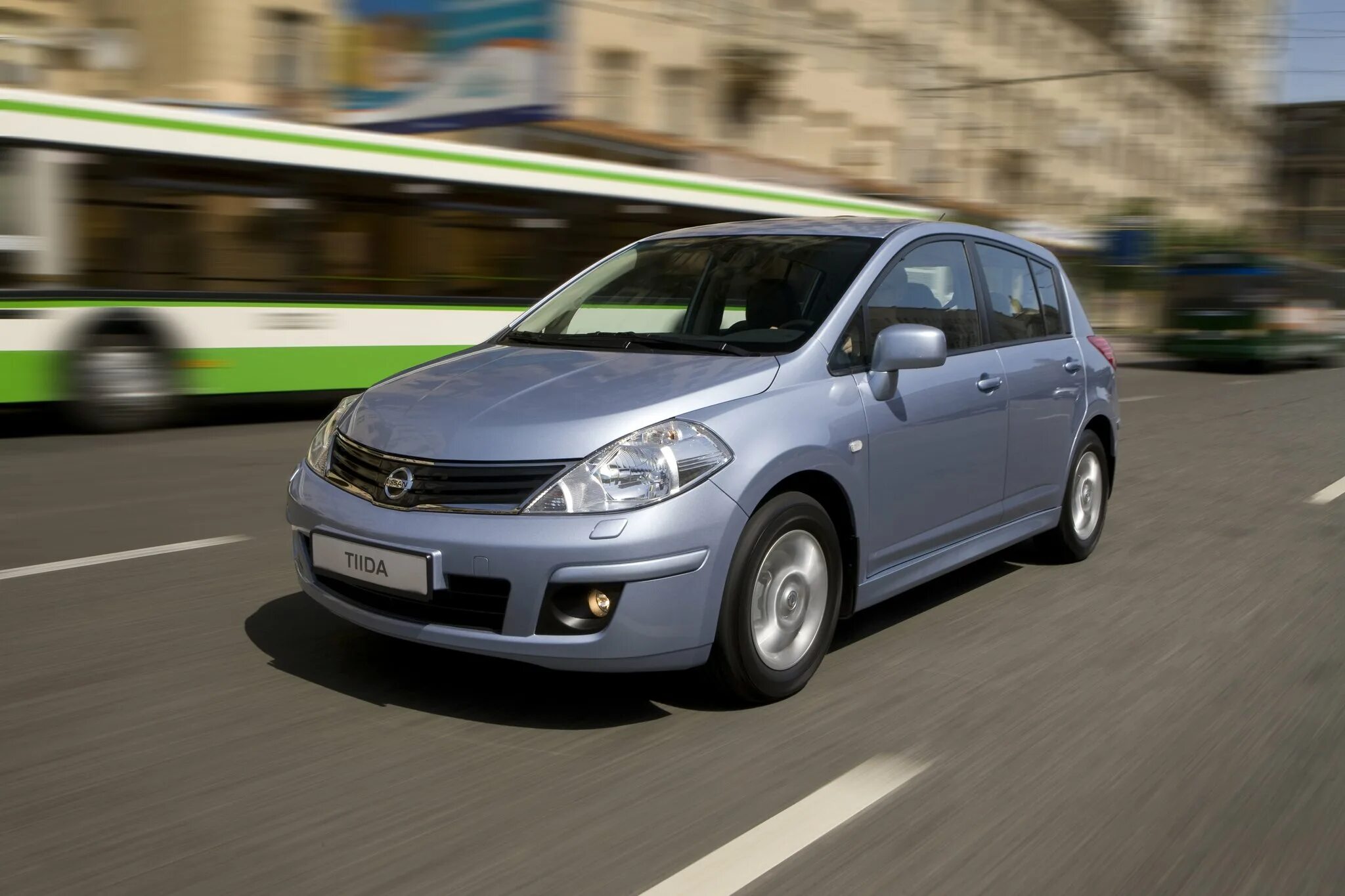 Nissan 1 5. Ниссан тиида 2008. ниссан тиида 2008 год хэтчбек. nissan tiida 2010. ниссан тиида 2010 хэтчбек.