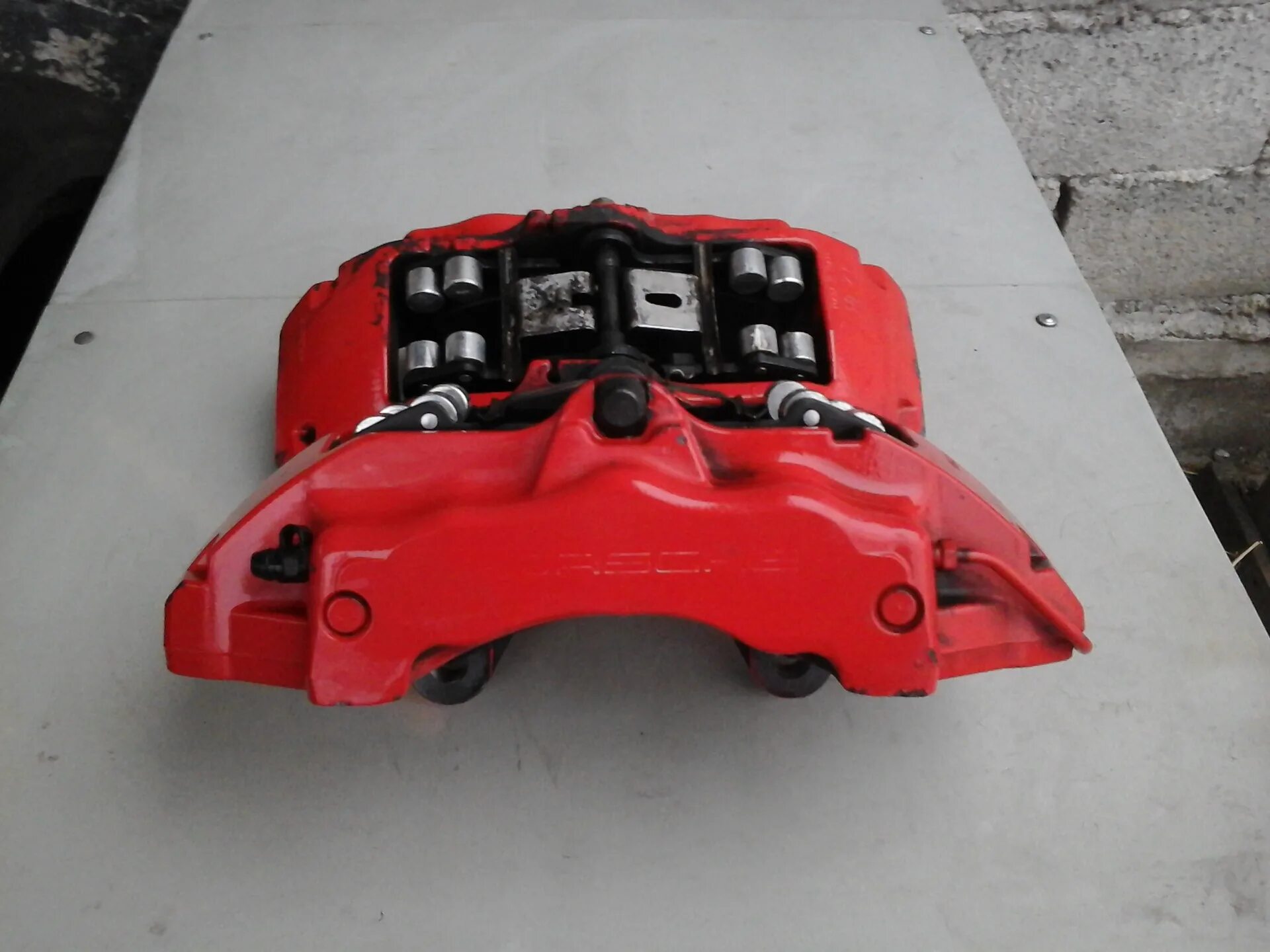 Супорт или суппорт. Суппорта brembo 18z. z18 суппорта brembo задние. brembo z18 четырёх поршневые. brembo 4pot задние porsche.