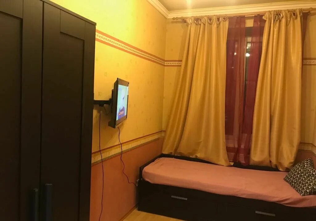 Сниму комнату рядом метро. Комната для проживания москва. Сниму комнату рядом метро. Сниму комнату рядом метро. Сдам комнату.