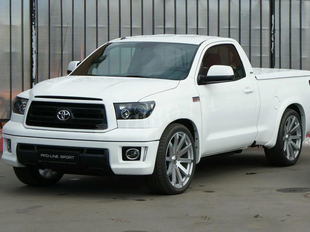 Р 2 тундра. Toyota Tundra 2. Toyota Tundra 2010 Tuning. Тойота тундра 2 белая. Toyota Tundra обвес.