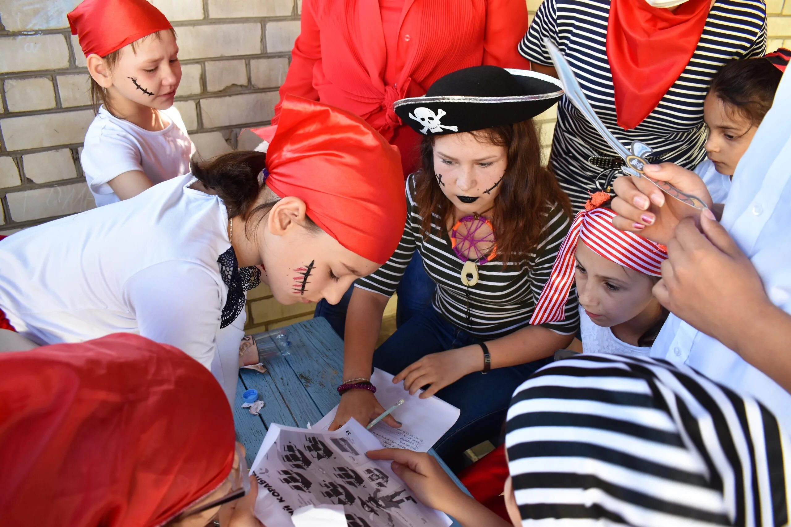 Как играть в пиратов. Пиратская игровая программа. Дети играют в пиратов. Пиратская школа. Пиратские игры и конкурсы для детей.