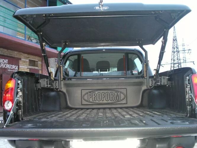 Сабвуфер gb car audio system vt-b8. Тойота хайлюкс сабвуфер. Сабвуфер в toyota hilux. Как включить музыку в пикапе. Крышка в кузов пикапа уаз 3303.