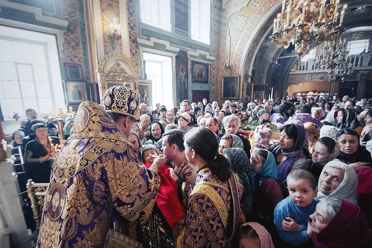 Земной поклон в православии. Православный храм. Земной поклон в храме. Земной поклон в православии. Прощенное воскресенье земной поклон.