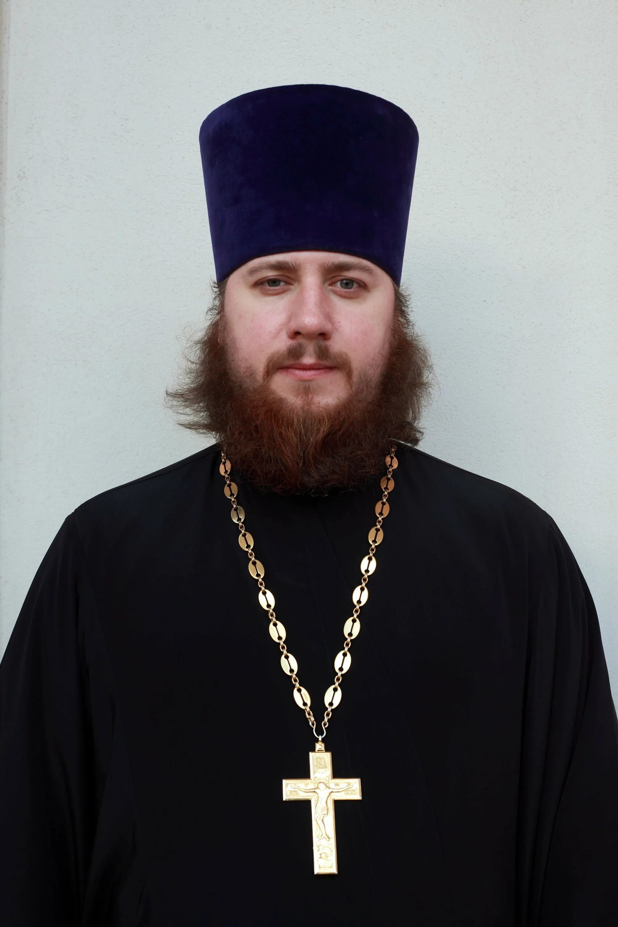 Поп в рясе