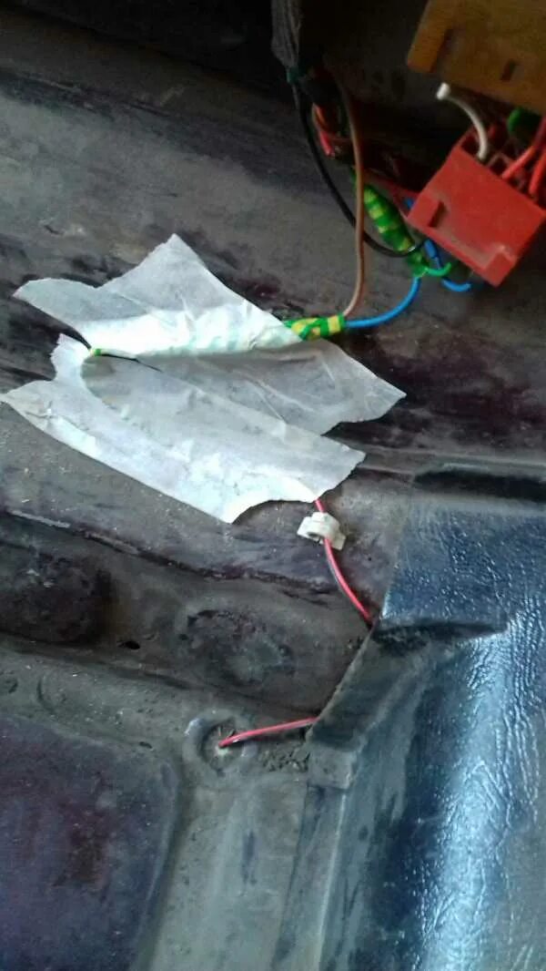 Ваз 2107 не горит свет заднего хода. Провод заднего хода ваз 2107 инжектор. Датчик заднего хода ваз 2107 инжектор. Индикатор заднего хода ваз 2106. Задний ход ваз 2107.