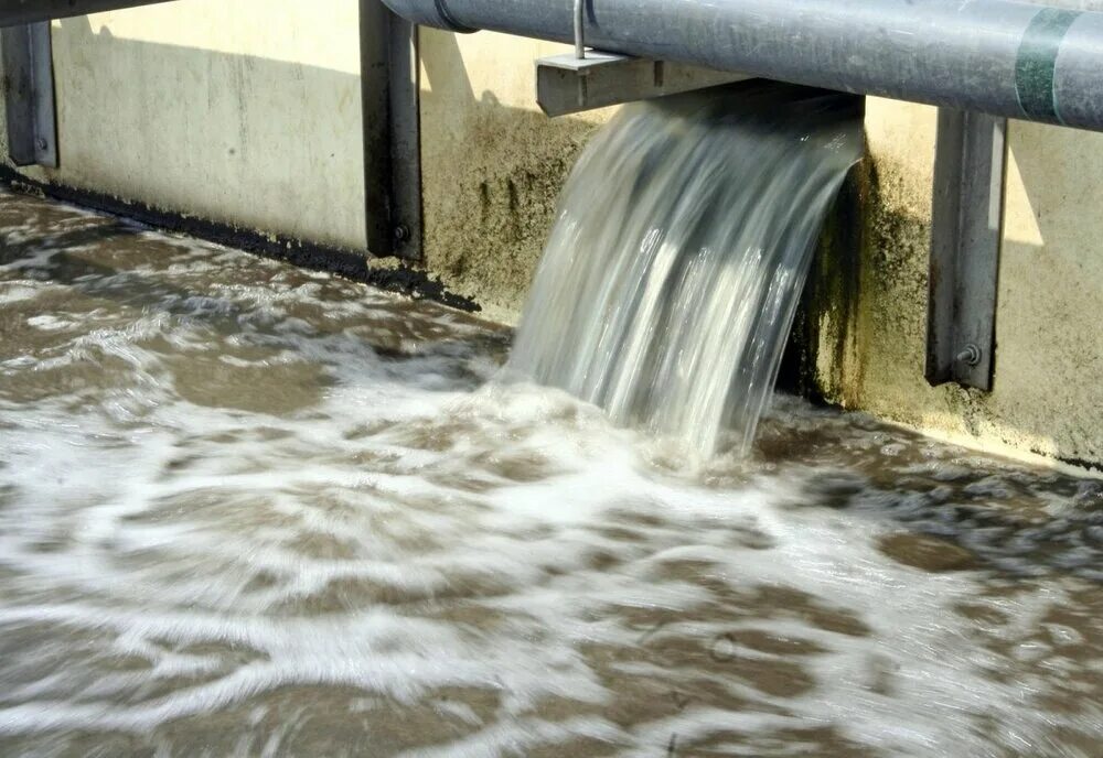 Водяной сток. Сточные воды. Сток воды. Сточные воды загрязнение. Производственные сточные воды.