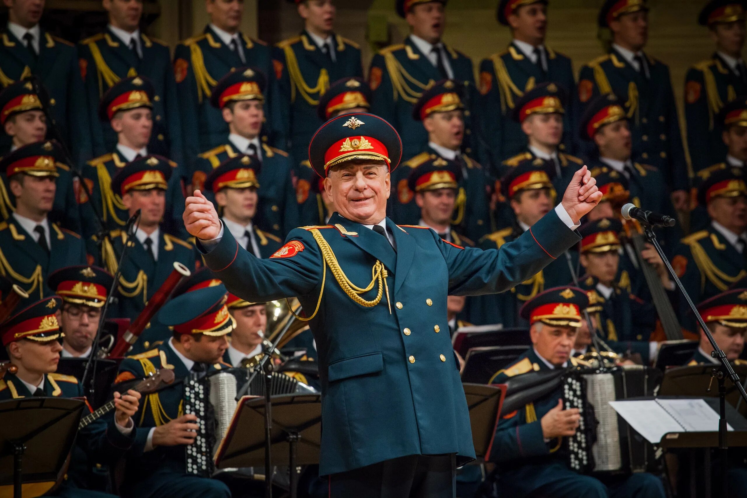 Хоровые военные песни. Ансамбль Александрова. Ансамбль песни и пляски Российской армии имени а в Александрова. Военный хор имени Александрова. Краснознаменный ансамбль Александрова.