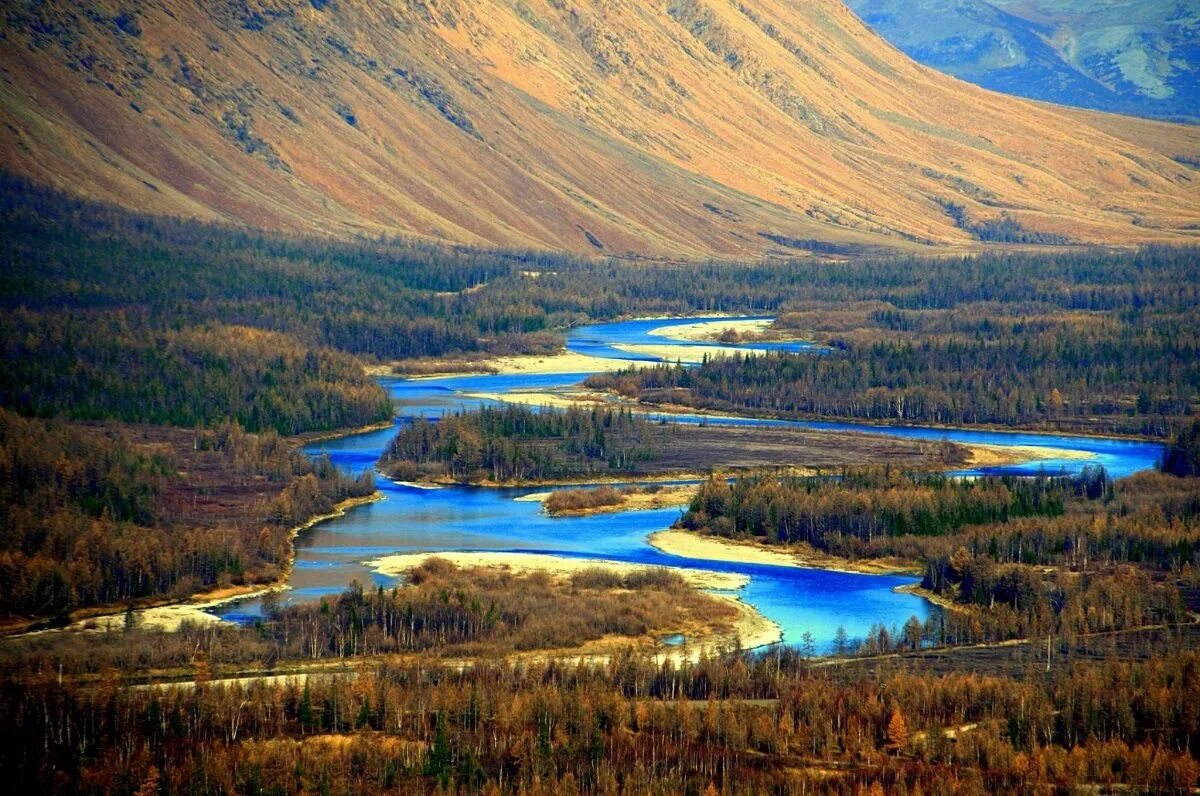 Какие крупные озера есть в уральских горах. Река Собь Полярный Урал. Полярный Урал Долина Собь. Собь река Ямало-Ненецкий автономный округ. Долина реки Собь.
