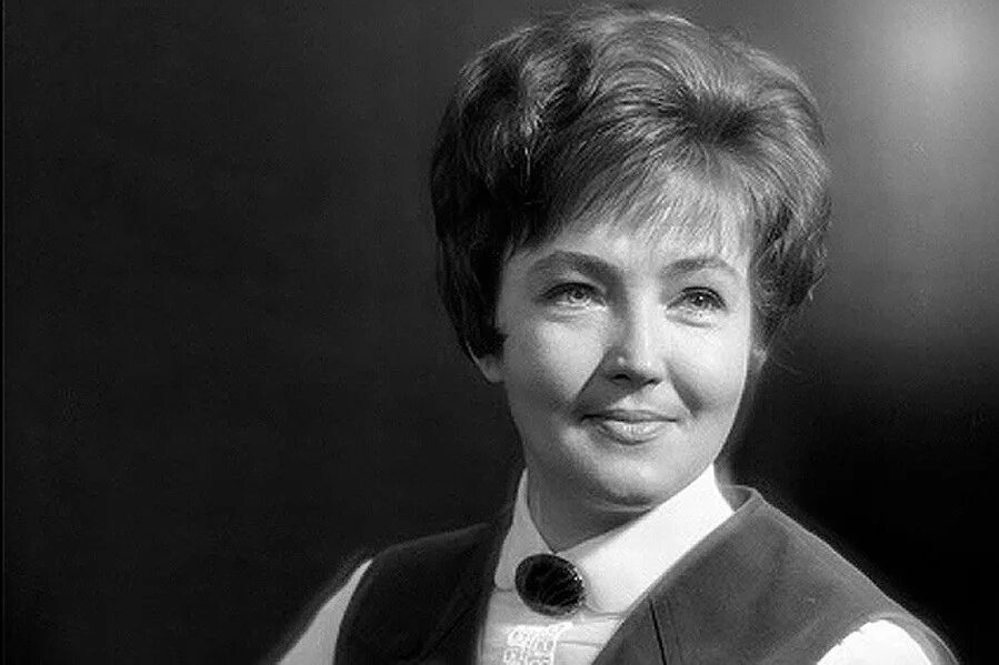 Дикторы советского телевидения женщины. Советские дикторы телевидения женщины фото. Дикторы пермского телевидения в 80 годы. Советские дикторы телевидения женщины фото. Советские дикторы телевидения женщины фото.