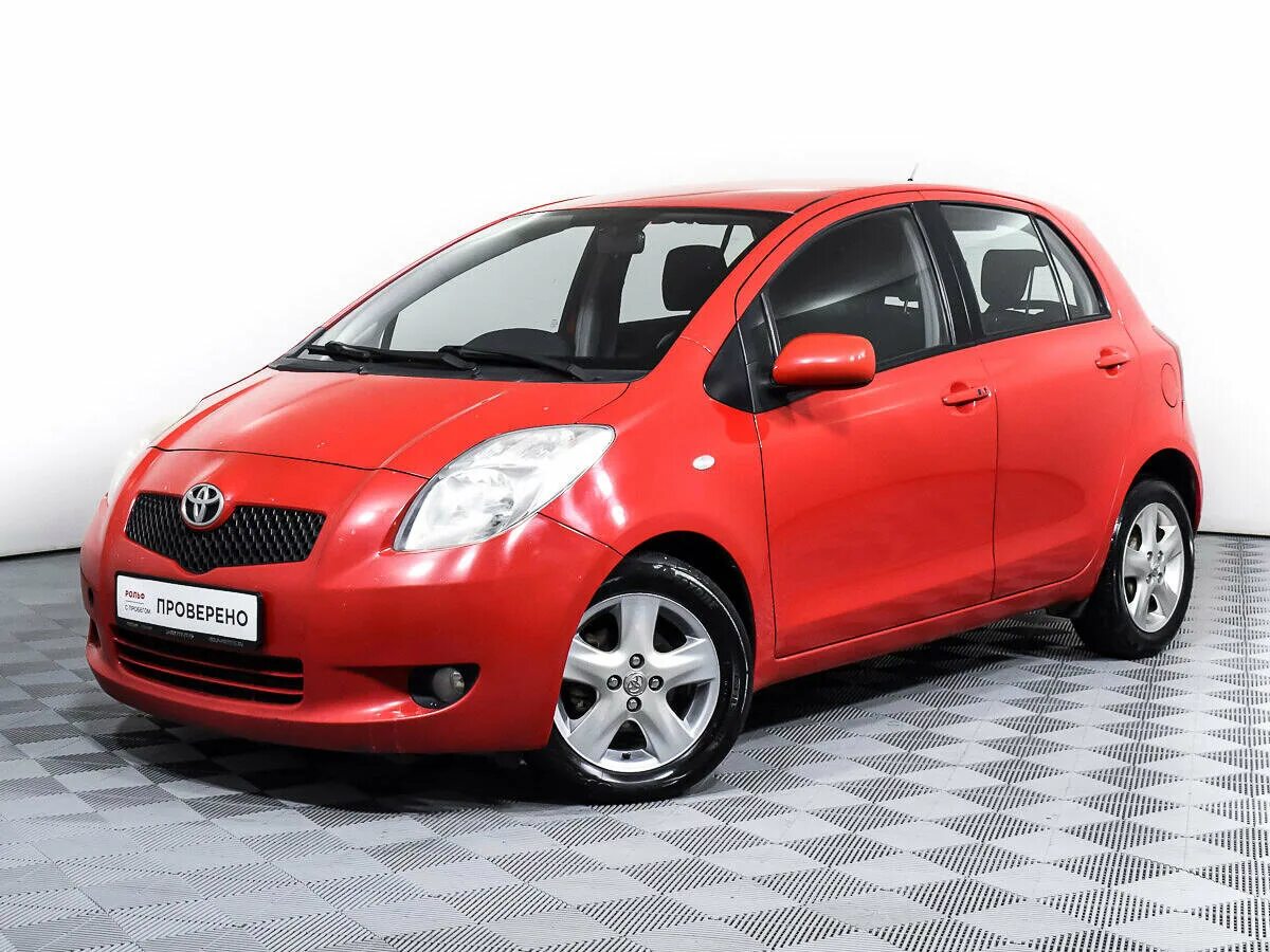 Toyota yaris 2005. Тойота ярис 2008 красная. Тойота ярис 2018. Ярис тойота белая разобранная аварийный. Toyota yaris 2 2008.