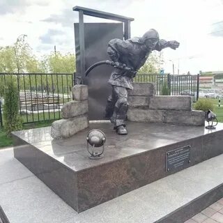 Памятник пожарным спасающим жизни