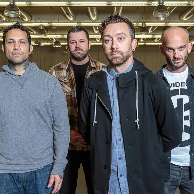 Against группа. Группа Rise against. Rise against 2022. Rise against Band 2021. Солист группы Rise against.