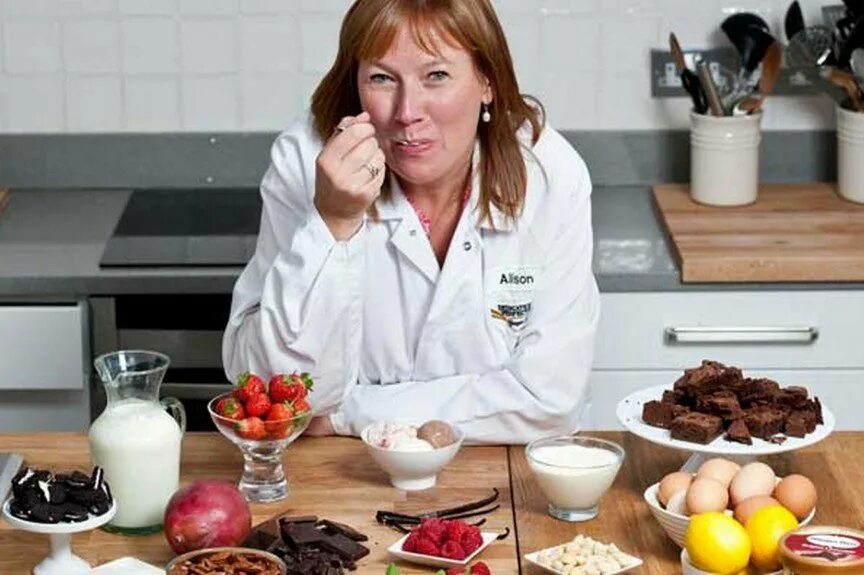 Титестер профессия. Павел богданов сомелье. Дегустация вина. Как называют человека дегустирующего. Титестер дегустатор чая профессия.