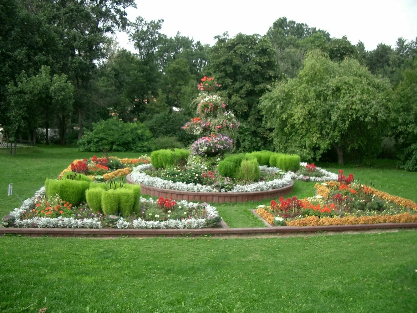 сокольники парк центральная клумба. цветочная люблино. цветочная люблино. цветочная люблино. кузьминки парк клумбы.