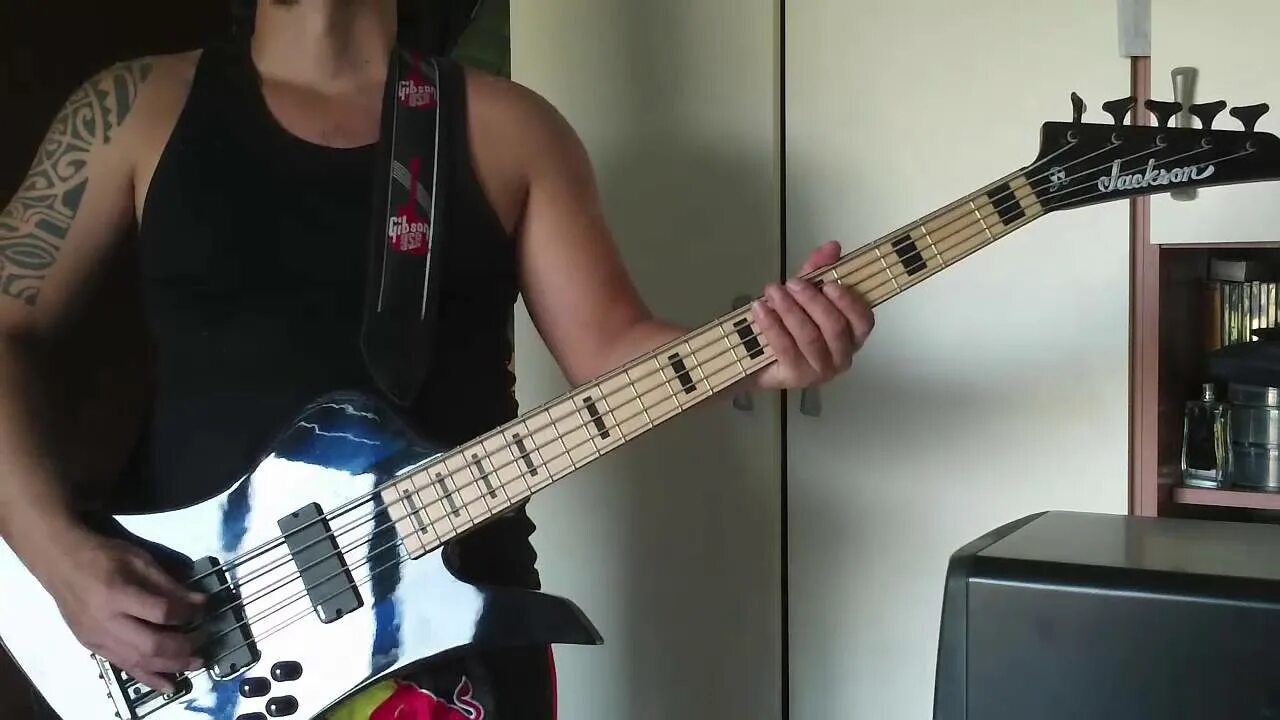 Стоны басс. Jackson Kelly Bass Guitar. Jackson Bass 1981. Kelly bassist. Бас кавер.