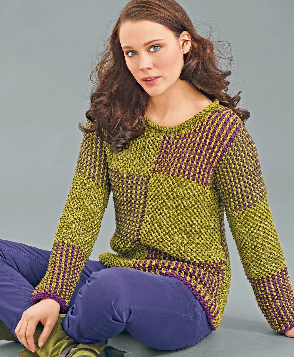 Вязание кофта со спицами. Двухцветный свитер. Двухцветный свитер женский. Необычные вязаные свитера. Двухцветный свитер спицами женский.