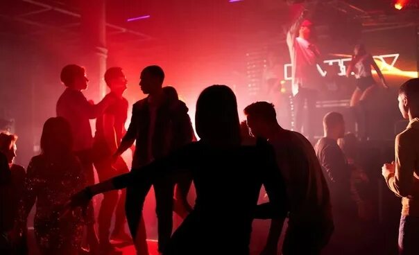 Night club 1. Ночной клуб изнутри. Ночной клуб изнутри с людьми. Фото в клубе ночном. Ночной клуб внутри с девушками.