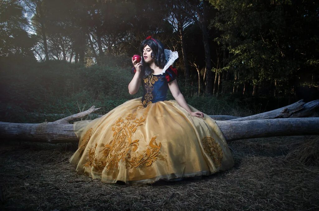 White cosplay. Белоснежка косплей. Snow White 2023. Белоснежка фотосессия. Образ Белоснежки.