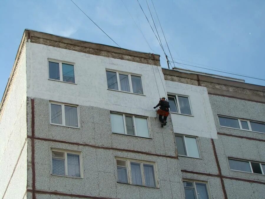 Теплоизоляция стен снаружи в панельном доме. Утеплитель панельный дом снаружи. Утепление фасадов панельных домов. Утеплитель в панельных домах.