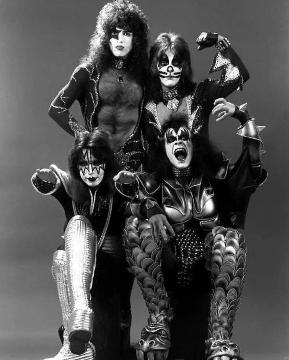 Группа Кисс. Группа Кисс фото. Kiss состав группы. Kiss группа 1970. Старые кис