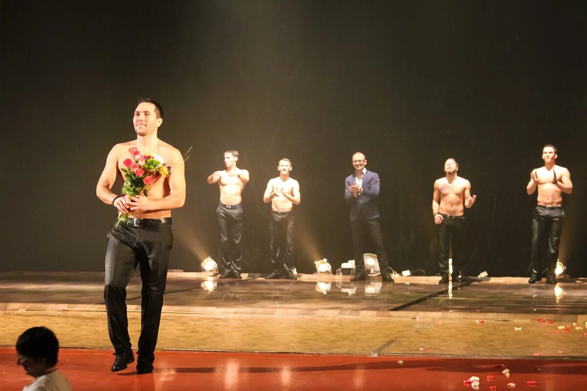 санкт-петербург шоу под дождем искушение. шоу под дождем. шоу под дождем ижевск 2022. рустам надыршин шоу под дождем. шоу под дождем бийск.