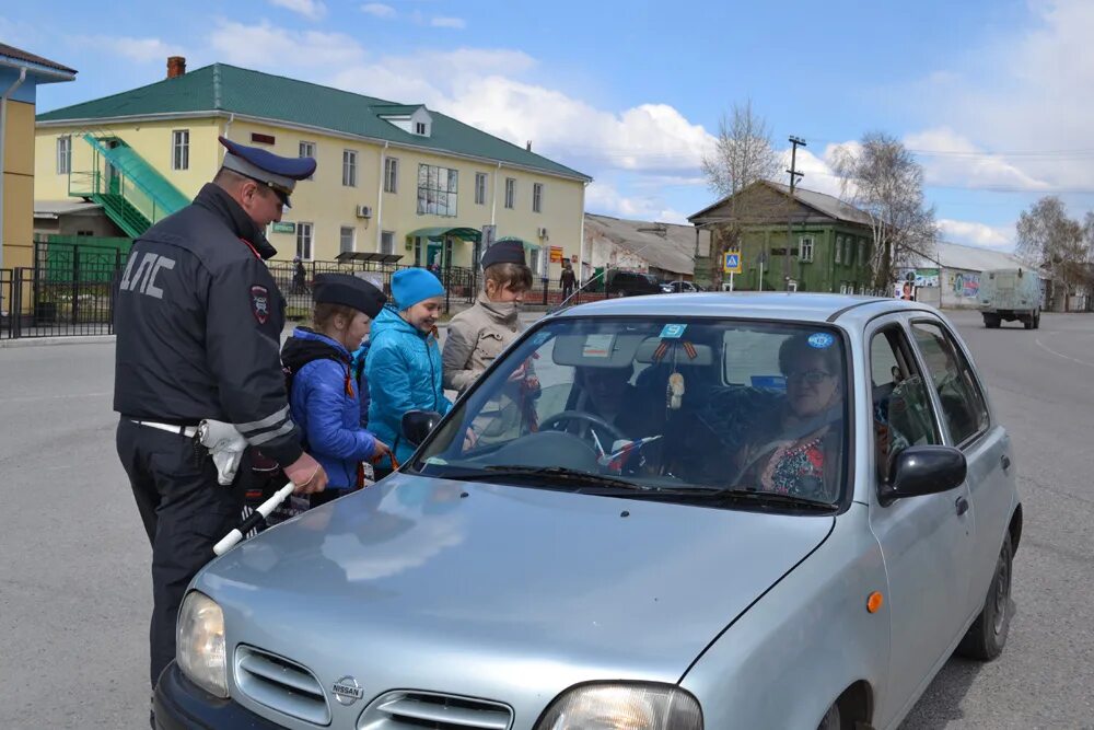 Погода в красноярском крае большеулуйском районе. Большеулуйское ГИБДД. МУП сигнал большой Улуй. ГИБДД большой Улуй. Сотрудники полиции в Большеулуйском районе.