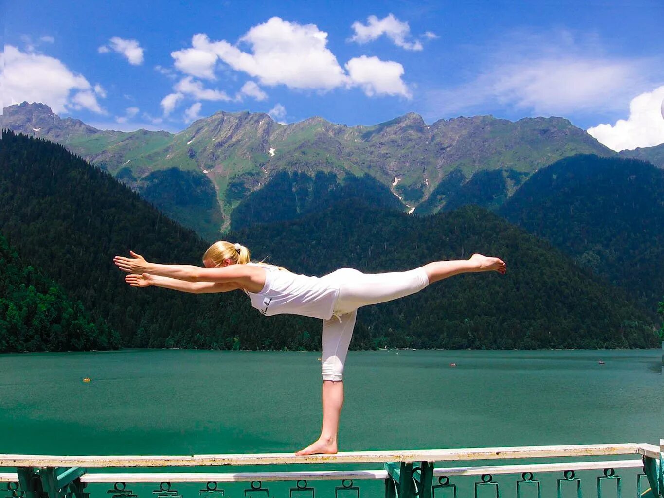 Абхазия йога. Йога тур. Йога на горах в Абхазии. Ретрит в Абхазии.