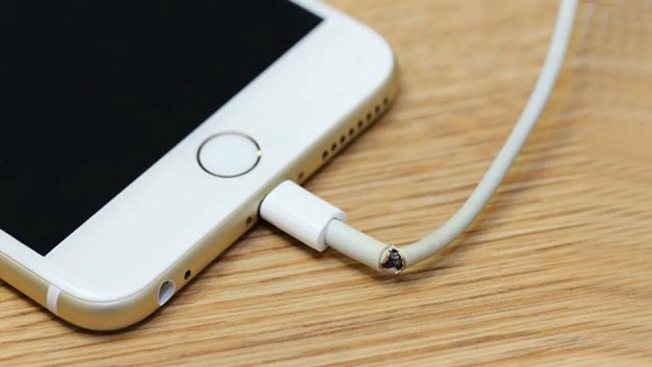Кабель usb type c lightning apple. Айфон и эпл вотч. Apple iphone 13 pro зарядка. Разъём lightning iphone 12. Адаптер apple lightning jack 3.