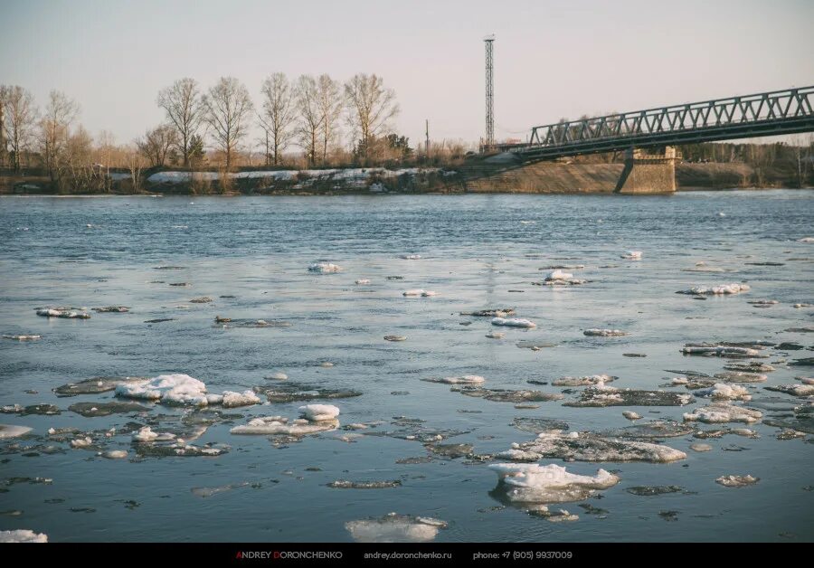 Камера томь новокузнецк в реальном времени. Ледоход на Томи 2023 Новокузнецк. Река Томь ледоход 2022 Новокузнецк. Ледоход на Томи 2023 года Новокузнецк фотоотчеты. Новокузнецк острова на Томи.