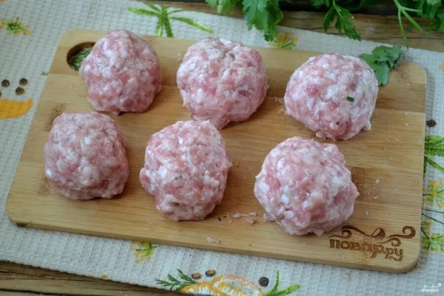Котлета 58. Котлеты из 500 грамм фарша. 300 грамм фарша. 100 грамм фарша. 400 грамм фарша это сколько.