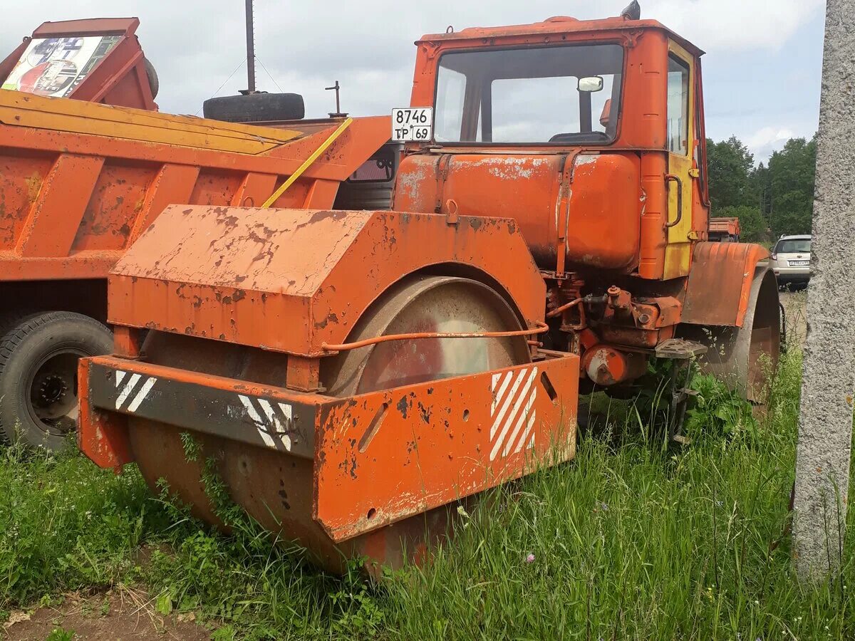 т 150 каток. коростенский дорожных машин "октябрьская кузница". опорный каток трактора т-150. грунтовый каток на базе т 150. сд-802 дорожный каток.