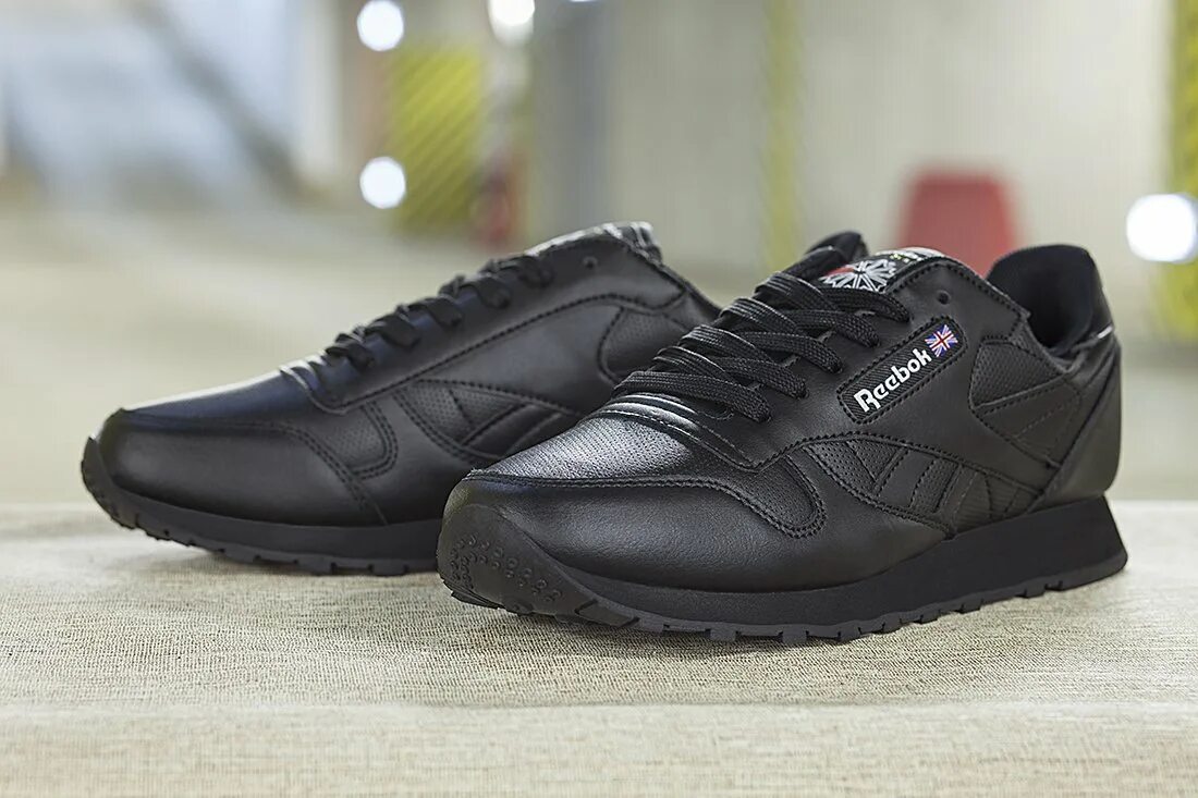 Reebok черные мужские. Reebok Classic Leather Black. Кроссовки рибок мужские кожаные классика. Reebok Classic Leather черные. Рибок кроссовки мужские кожаные чёрные классика.