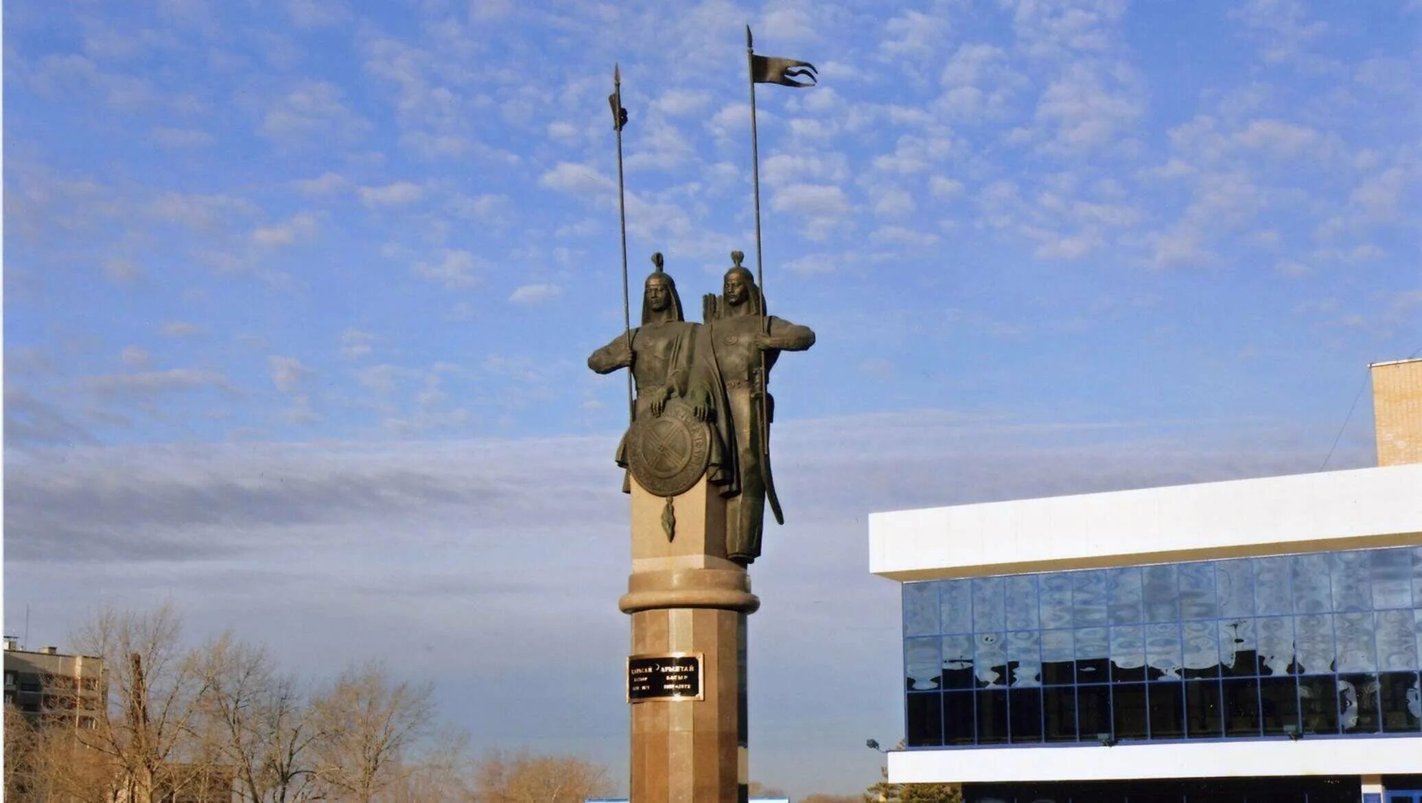 Памятник пушкину в алматы. Мемориальный комплекс в петропавловске. Памятник абаю и пушкину в петропавловске. Памятники в петропавловске казахстан. Вечный огонь петропавловск камчатский.