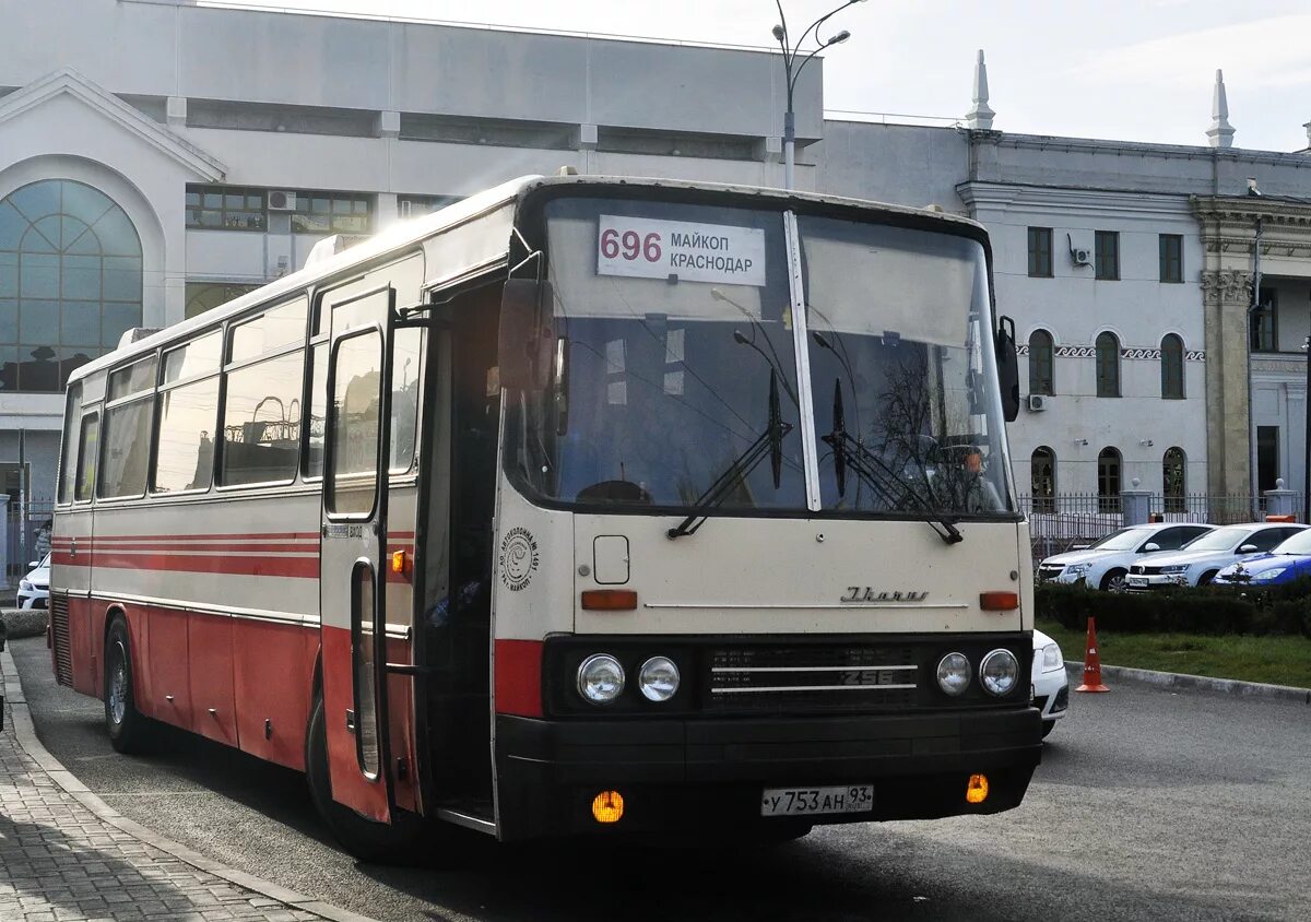 Автобусы краснодар майкоп сегодня. Икарус 250 Краснодар. Автобус Икарус Майкоп. Икарус Майкоп Краснодар. Автобус Икарус Краснодар Майкоп.