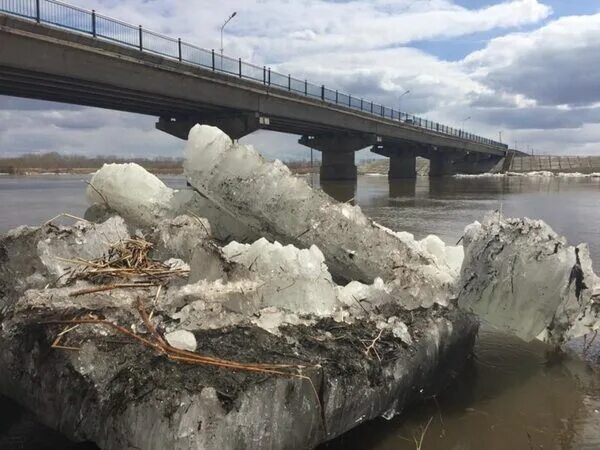 Наводнение в костанае. Костанай дамба. Дамба Октябрьск. Тарановское Костанайская область наводнение. Дамба в Костанае в Красном Партизане.