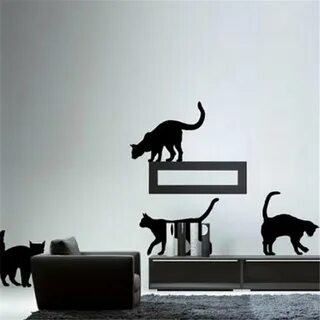 Кошка на стене