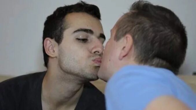 необычные глаза у мужчин. красивые кавказские мужчины. голубоглазые армяне. костас мартакис блондин. араб с зелеными глазами.